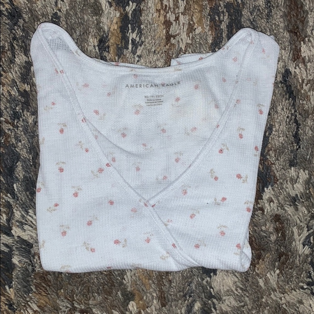 American Eagle Cropped V-neck